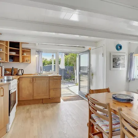 Gemütliches Haus Mit 1 Schlafzimmer In Ferienhaus *