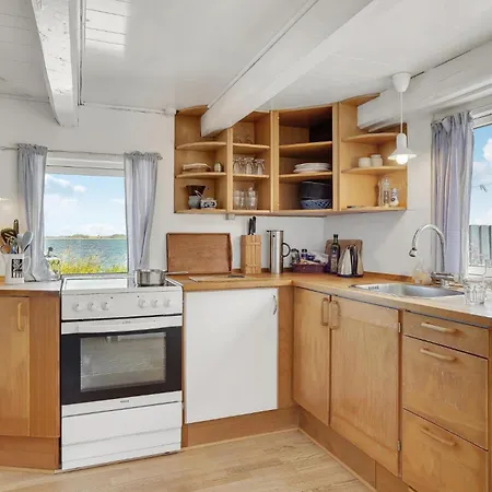Gemütliches Haus Mit 1 Schlafzimmer In Ferienhaus *